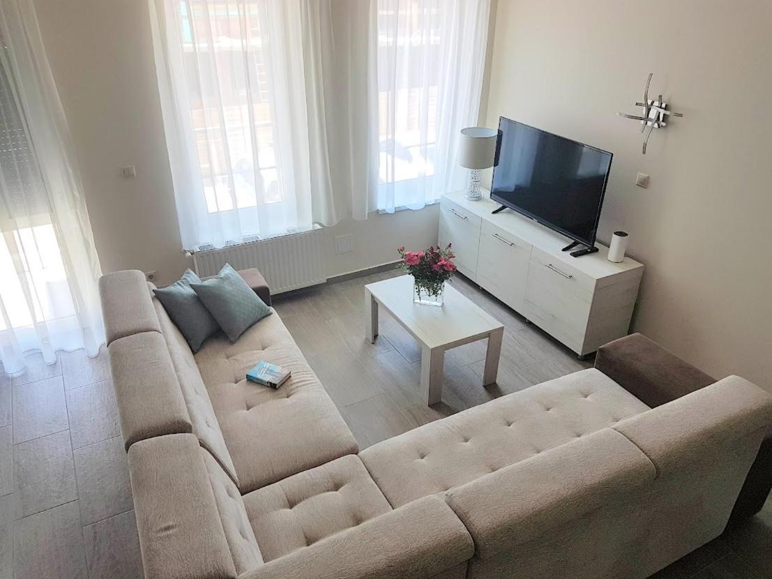 Silver Lodge Apartment 1 Eger Extérieur photo